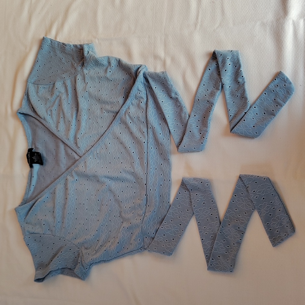 Soho Girls Women's Crop Top Size L Blue Waist Tie V Neck Cross In Front
